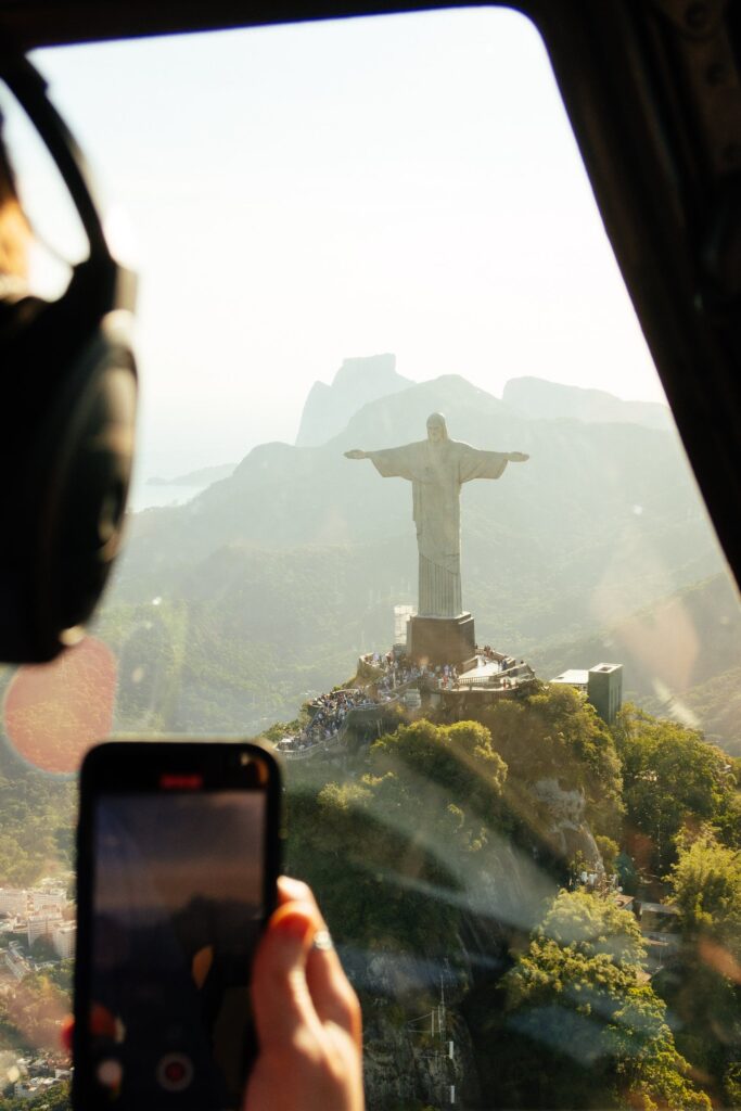 Imagem aérea do Cristo Redentor no Rio de Janeiro